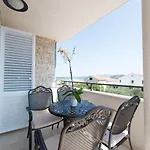 In With Sea View And Pool ムルテル