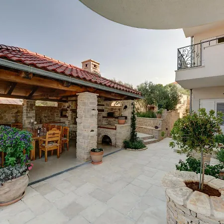 In With Sea View And Pool