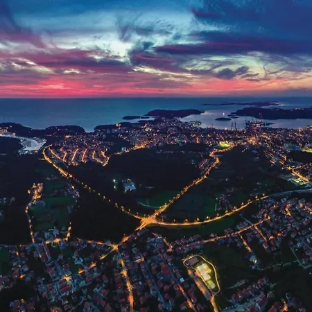 In With Sea View And Pool