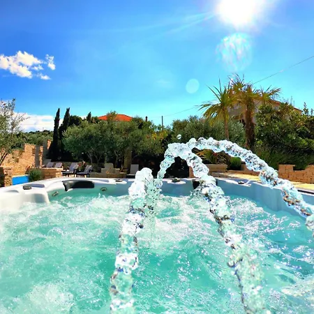 In With Sea View And Pool *