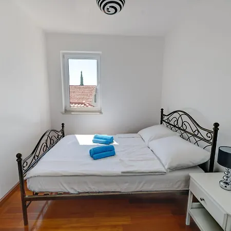 In With Sea View And Pool Murter