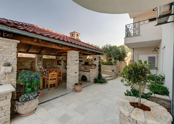 In With Sea View And Pool