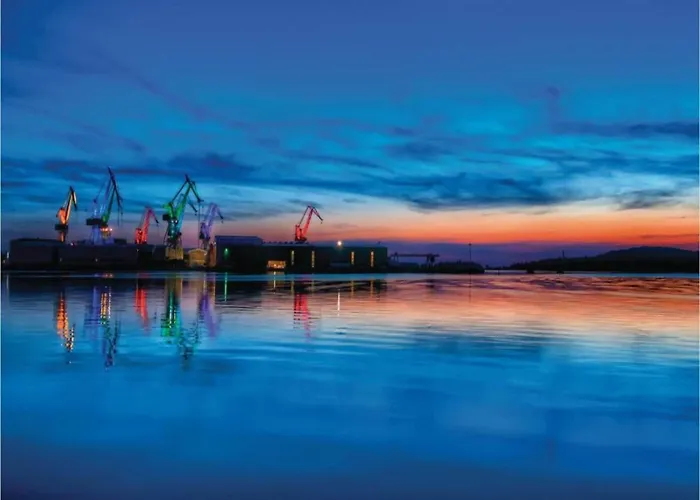 Apartman In With Sea View And Pool *