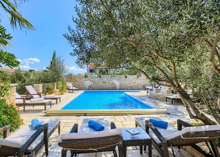 Apartman In With Sea View And Pool Murter