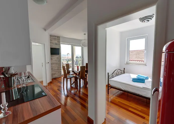 Apartman In With Sea View And Pool *