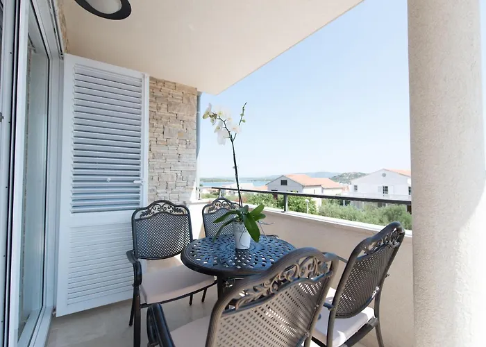 In With Sea View And Pool Murter