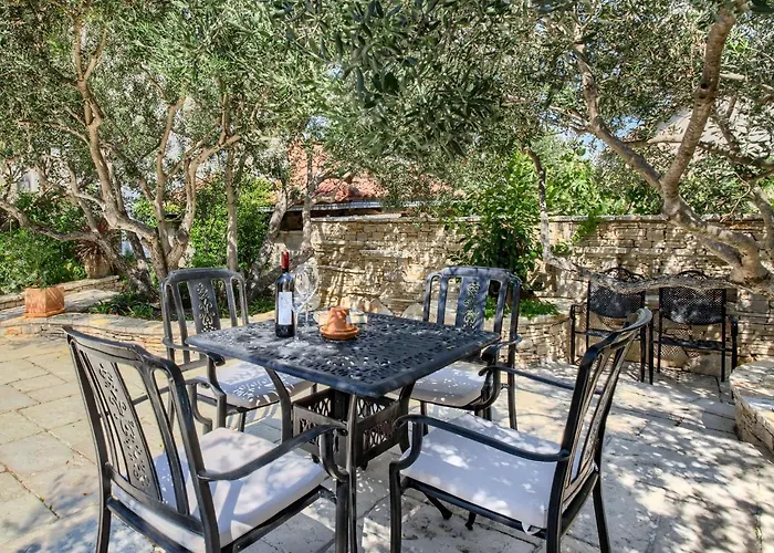 In With Sea View And Pool Apartman *