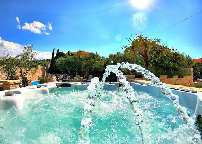 In With Sea View And Pool *