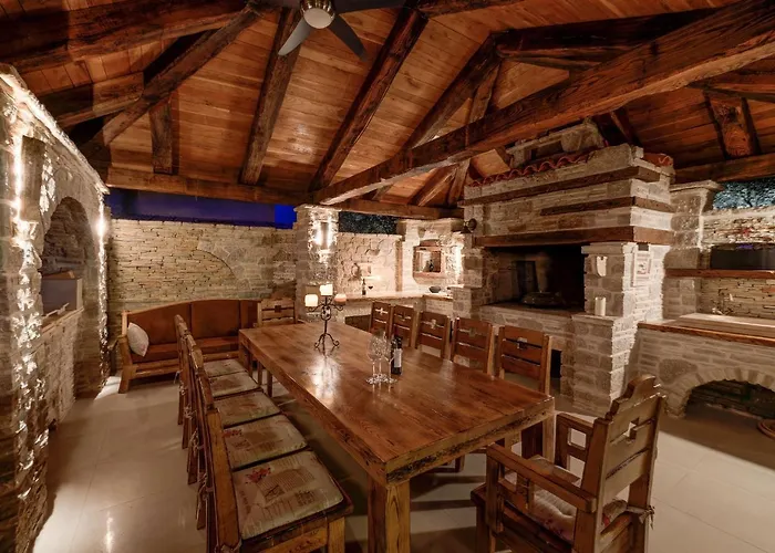 In With Sea View And Pool Apartman