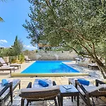 Apartment In With Sea View And Pool Murter