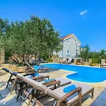 In With Sea View And Pool Apartment