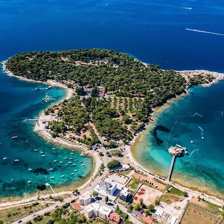 In With Sea View And Pool