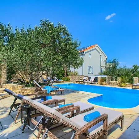 In With Sea View And Pool Apartmán