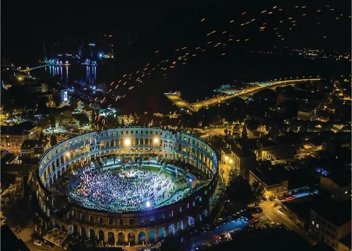 In With Sea View And Pool *