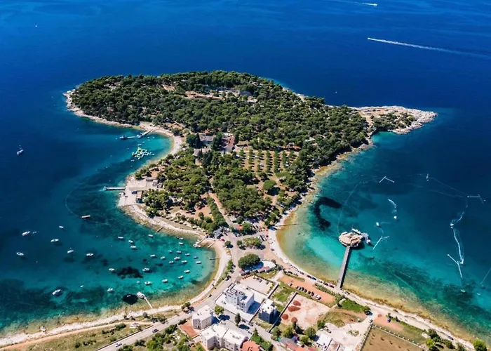 In With Sea View And Pool