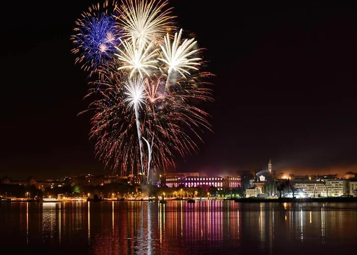 In With Sea View And Pool Apartamento Murter