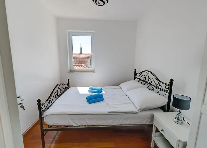 In With Sea View And Pool Murter